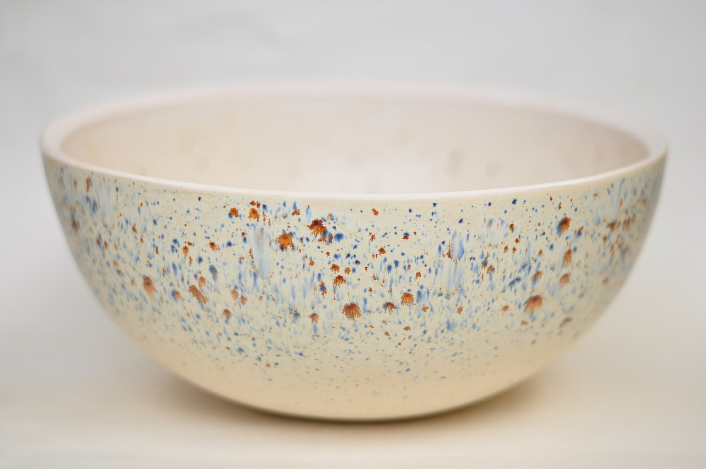 Eye-catching, delicate washbasin with brown and blue spots - Ø 30 cm Bird Egg - TATOceramika