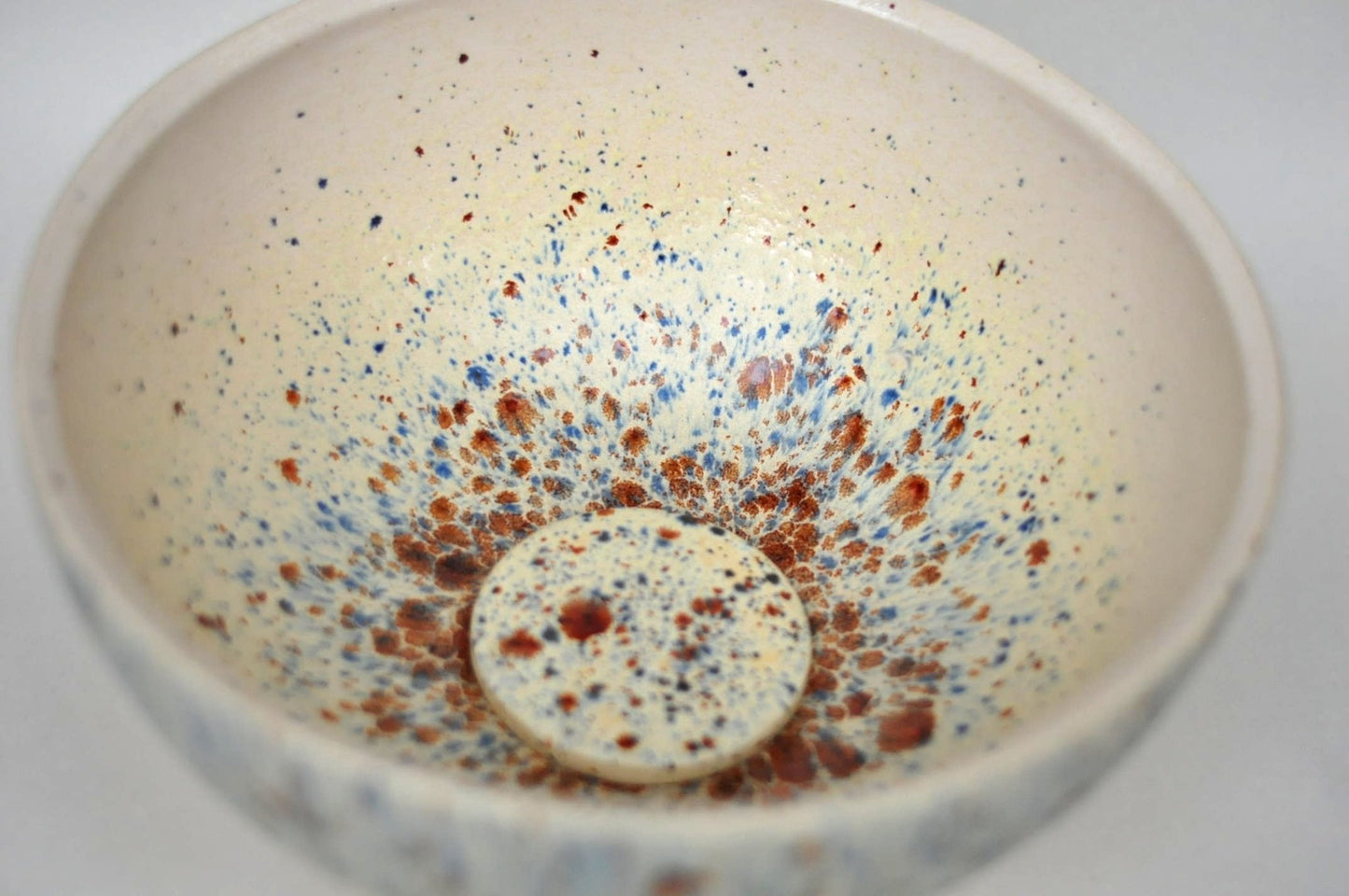 Eye - catching, delicate washbasin with brown and blue spots - Ø 25 cm Bird Egg - TATOceramika