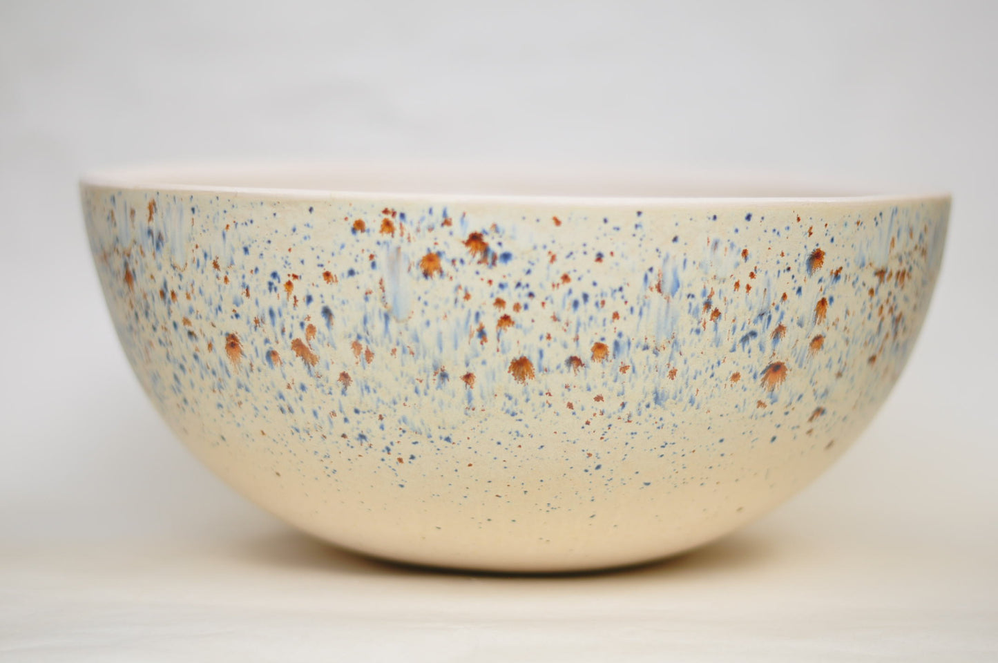Eye-catching, delicate washbasin with brown and blue spots - Ø 30 cm Bird Egg - TATOceramika