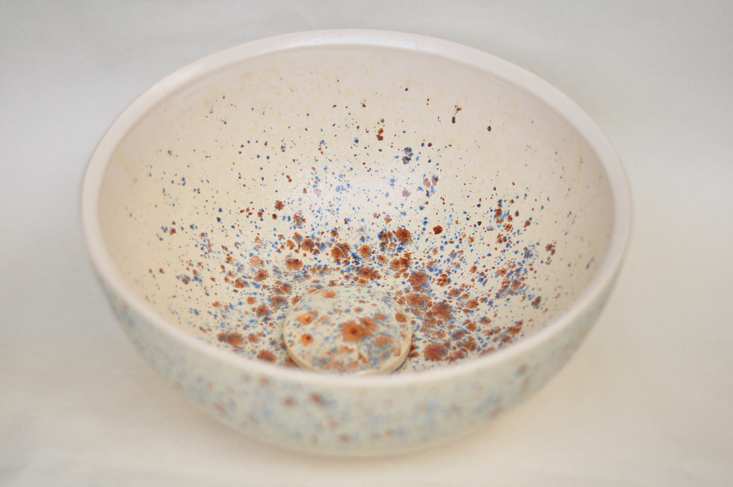 Eye-catching, delicate washbasin with brown and blue spots - Ø 30 cm Bird Egg - TATOceramika