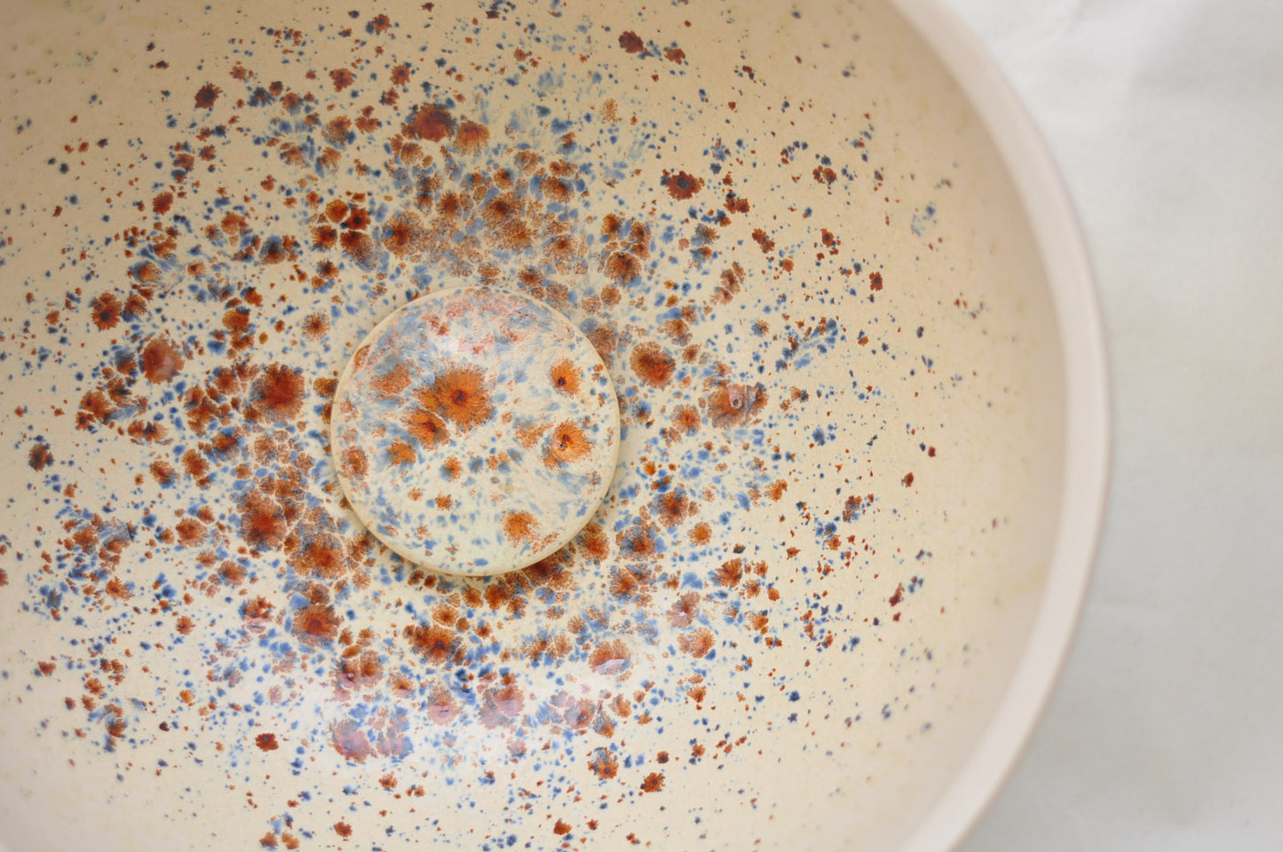 Eye-catching, delicate washbasin with brown and blue spots - Ø 30 cm Bird Egg - TATOceramika