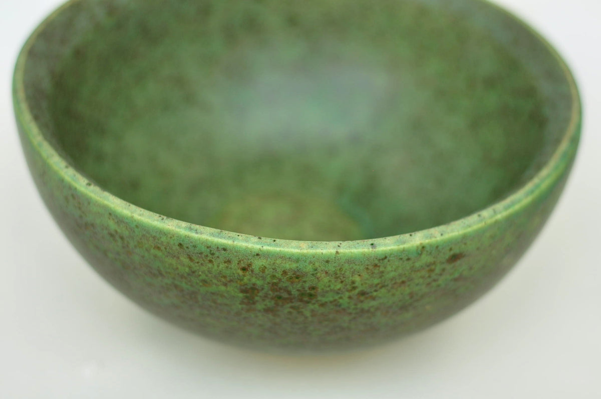 Handmade Ceramic Vessel Sink – Crocodile Ø25 cm | Speckled Olive Green