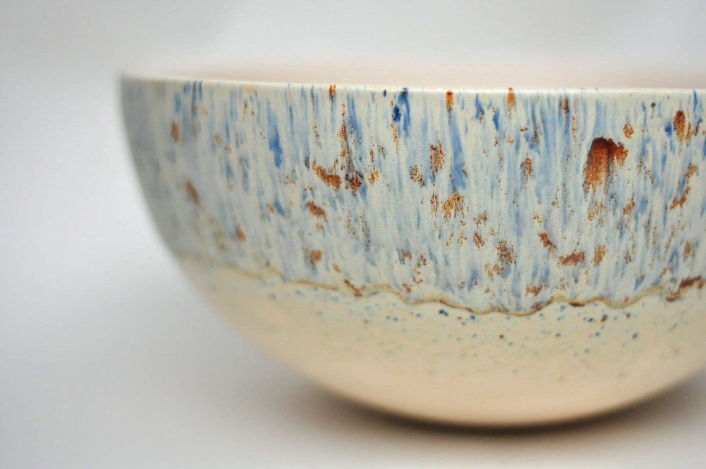 Eye - catching, delicate washbasin with brown and blue spots - Ø 25 cm Bird Egg - TATOceramika