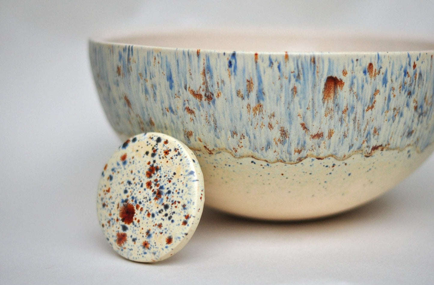 Eye - catching, delicate washbasin with brown and blue spots - Ø 25 cm Bird Egg - TATOceramika