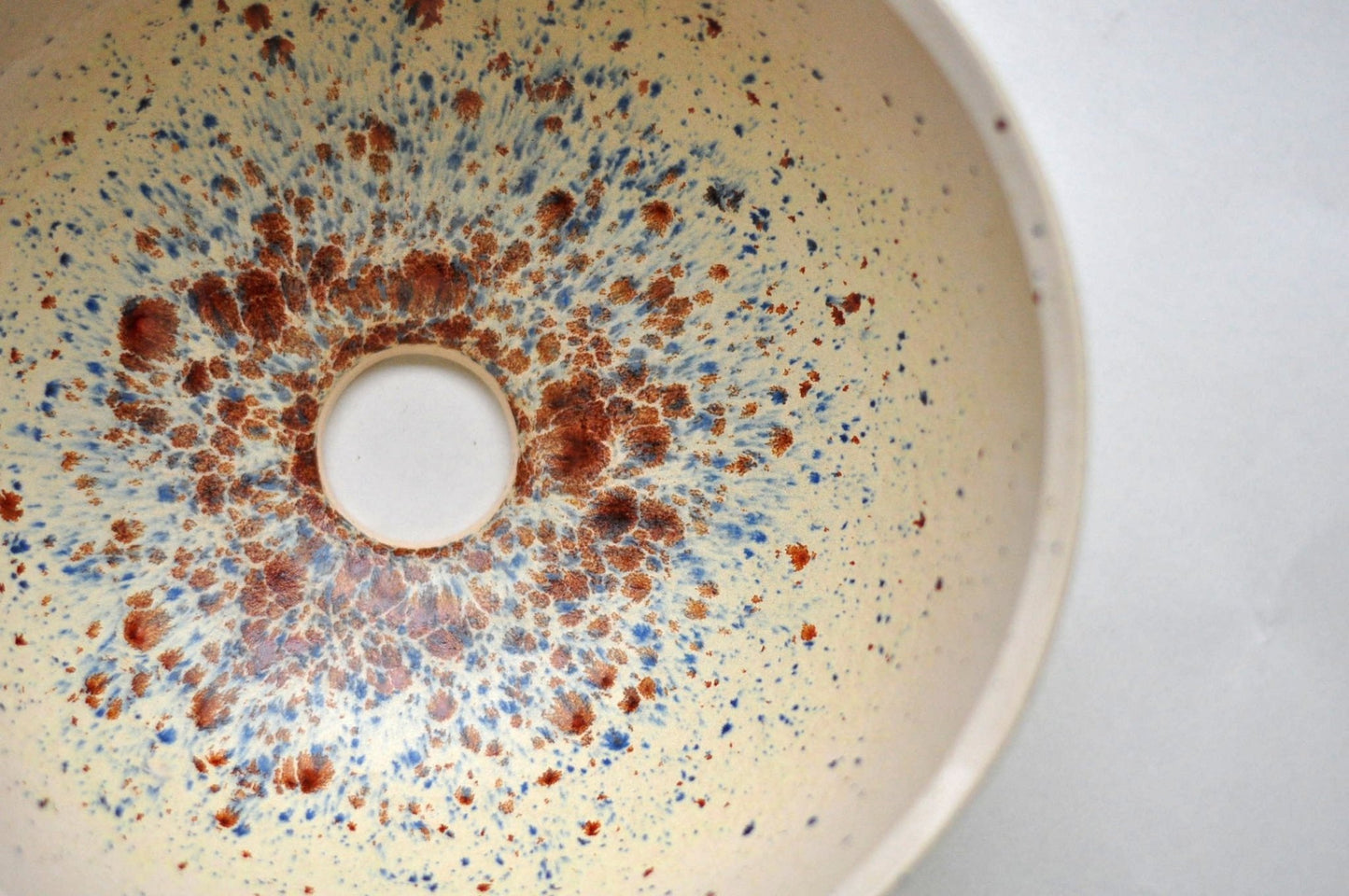 Eye - catching, delicate washbasin with brown and blue spots - Ø 25 cm Bird Egg - TATOceramika